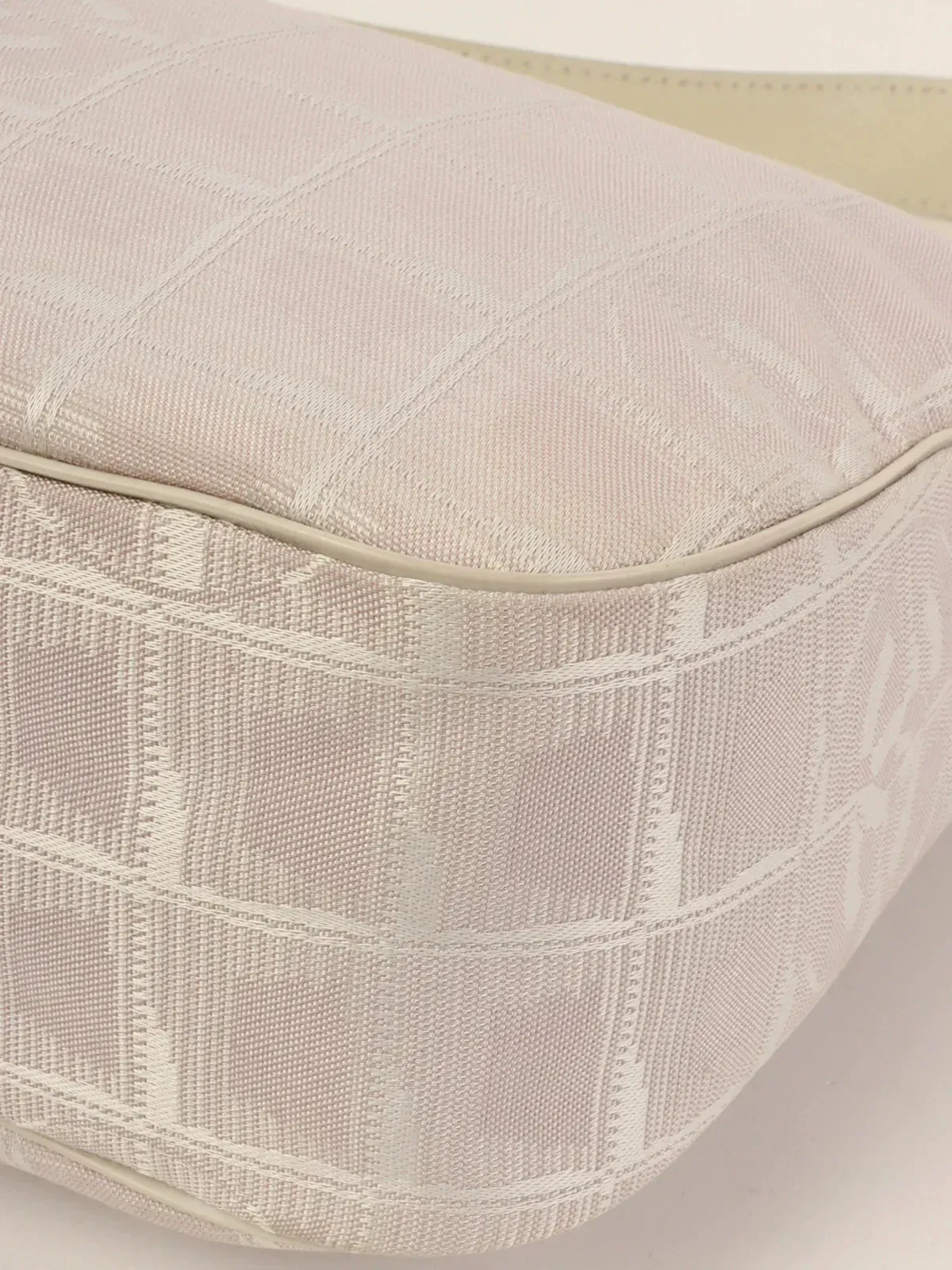 CHANEL 2001 Made New Travel Nylon Shoulder Bag Pink/White