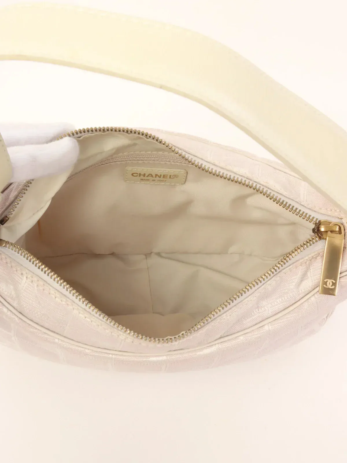 CHANEL 2001 Made New Travel Nylon Shoulder Bag Pink/White