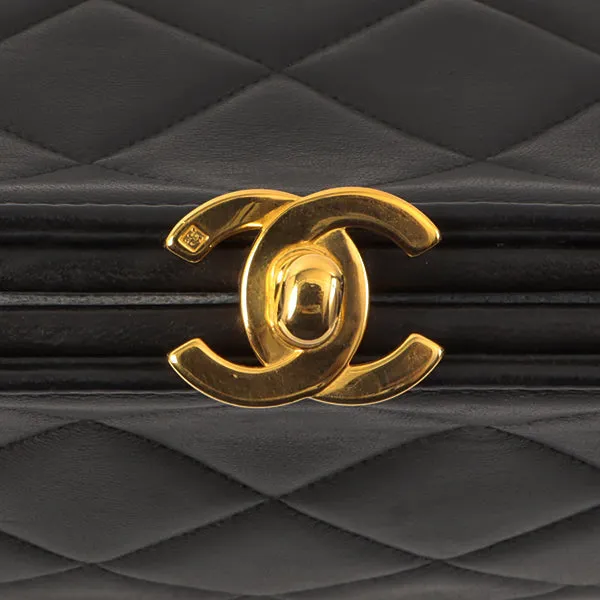 Chanel Around 1997 Made Turn-Lock Metal Clasp Chain Shoulder Bag Black