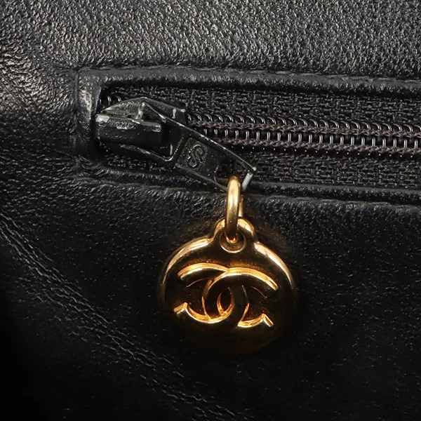 Chanel Around 1997 Made Turn-Lock Metal Clasp Chain Shoulder Bag Black