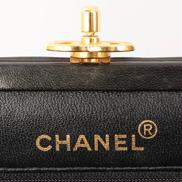 Chanel Around 1997 Made Turn-Lock Metal Clasp Chain Shoulder Bag Black