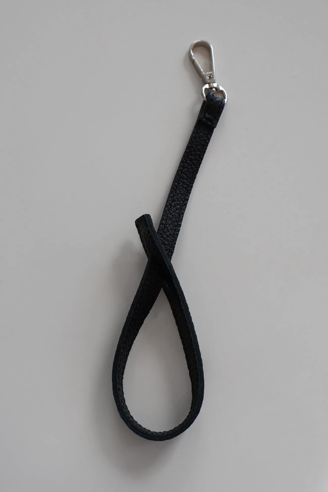 Stylish Jaimie Leather Lanyard - Durable, Elegant and Perfect for Keys, ID Badges, and Accessories