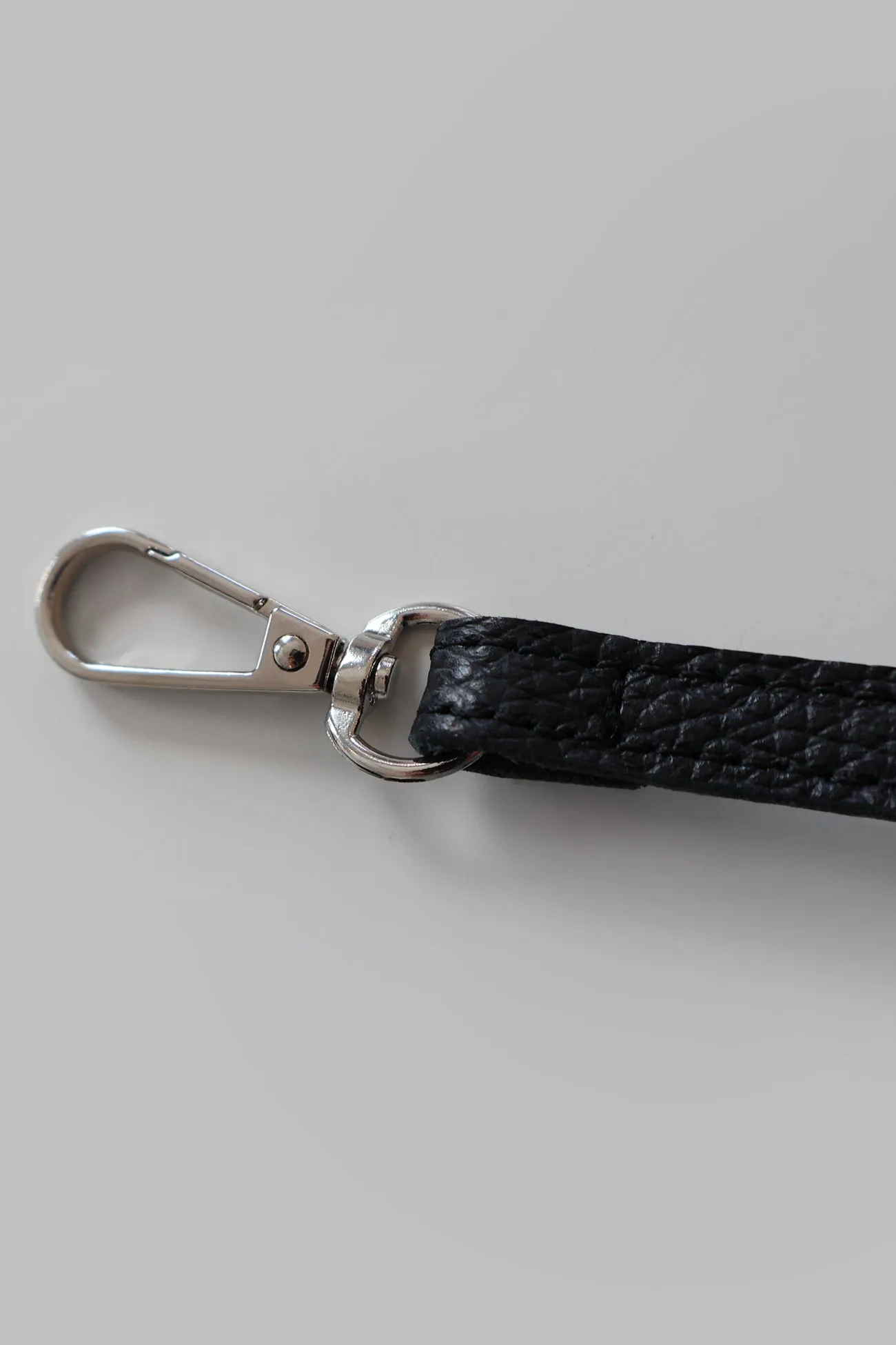 Stylish Jaimie Leather Lanyard - Durable, Elegant and Perfect for Keys, ID Badges, and Accessories