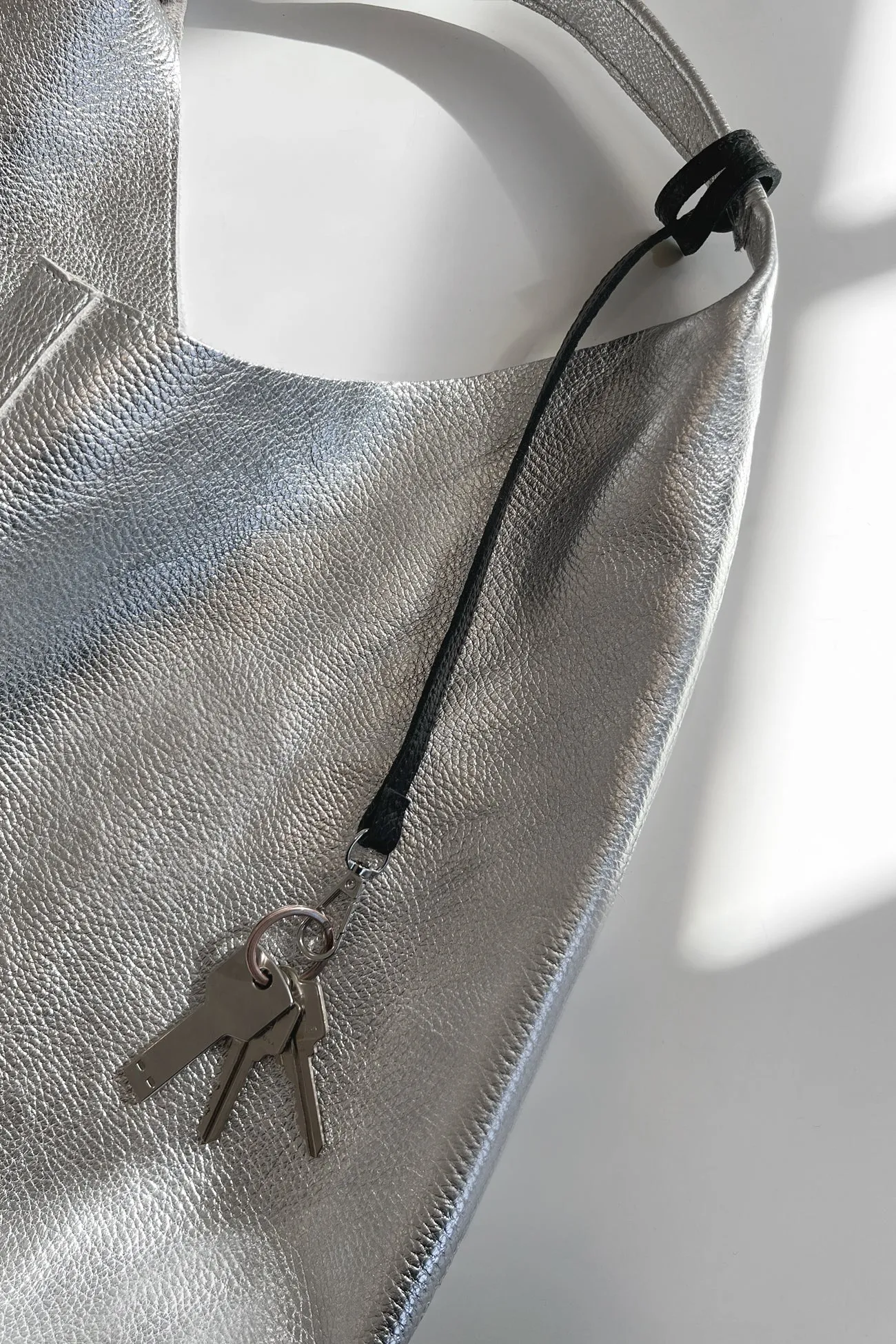 Stylish Jaimie Leather Lanyard - Durable, Elegant and Perfect for Keys, ID Badges, and Accessories