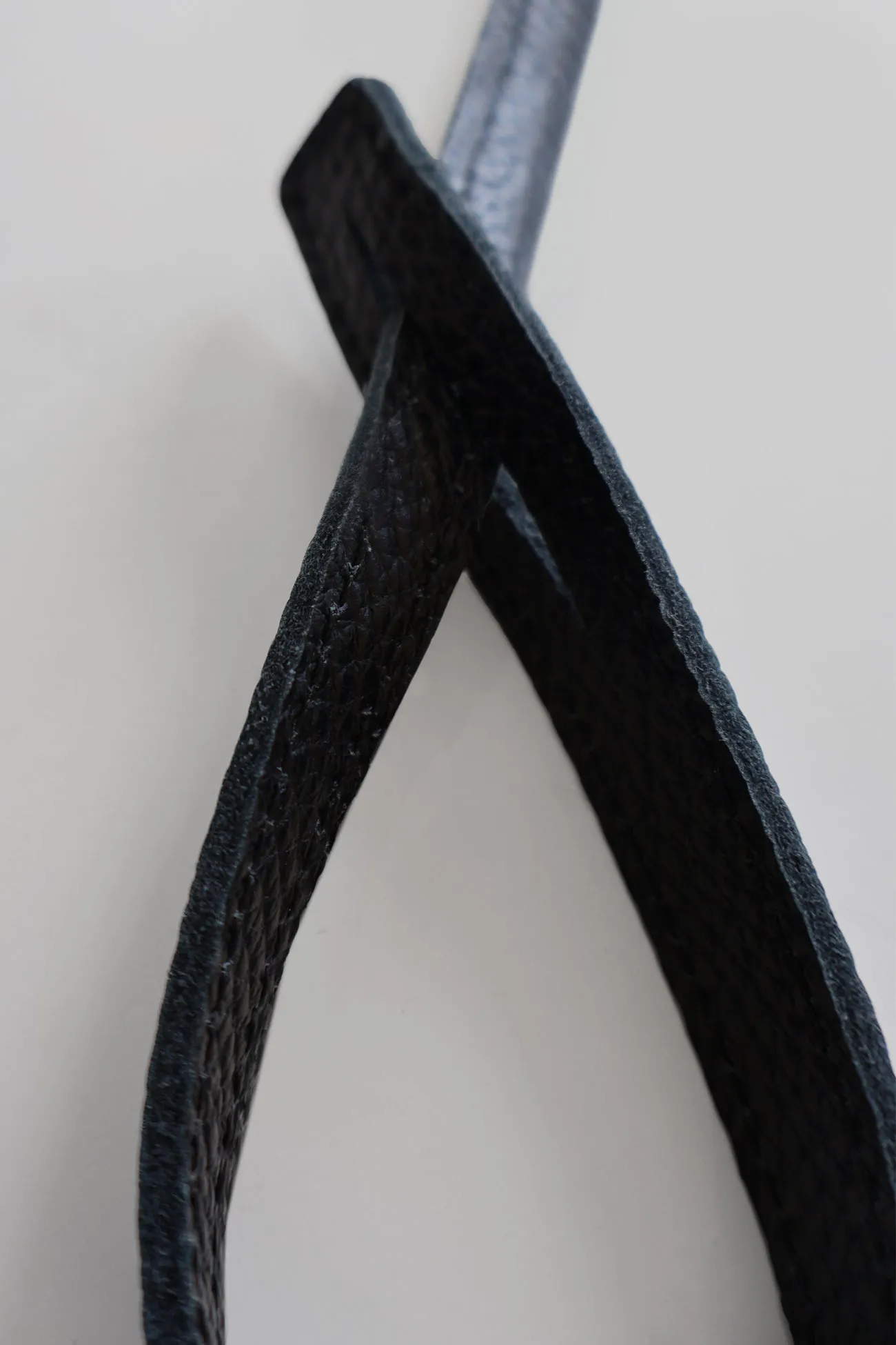 Stylish Jaimie Leather Lanyard - Durable, Elegant and Perfect for Keys, ID Badges, and Accessories